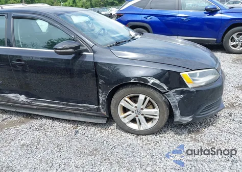 2013 Volkswagen Jetta Hybrid Sel z USA, uszkodzony, nr VIN 3VW637AJ2DM230074